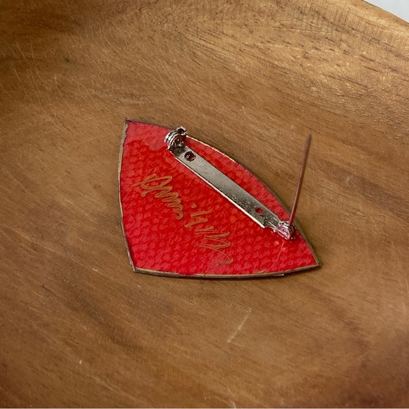 Retro Artist Signed Mixed Pattern Mixed Medium Triangle Brooch Gold Red Green - Picture 5 of 6